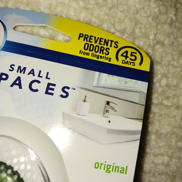 NEW FEBREZE Small Space Fresners (Set Of 2) - Picture 3 of 7